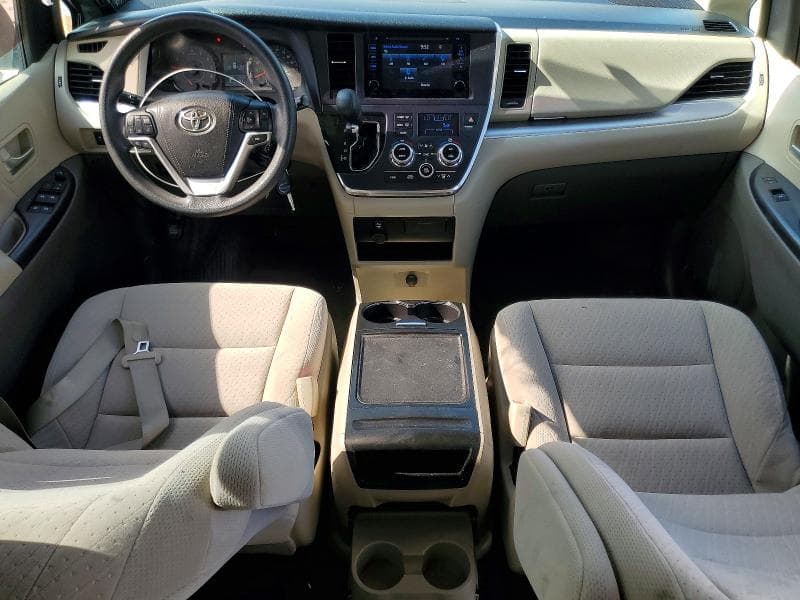 2017 TOYOTA SIENNA LE LE 8