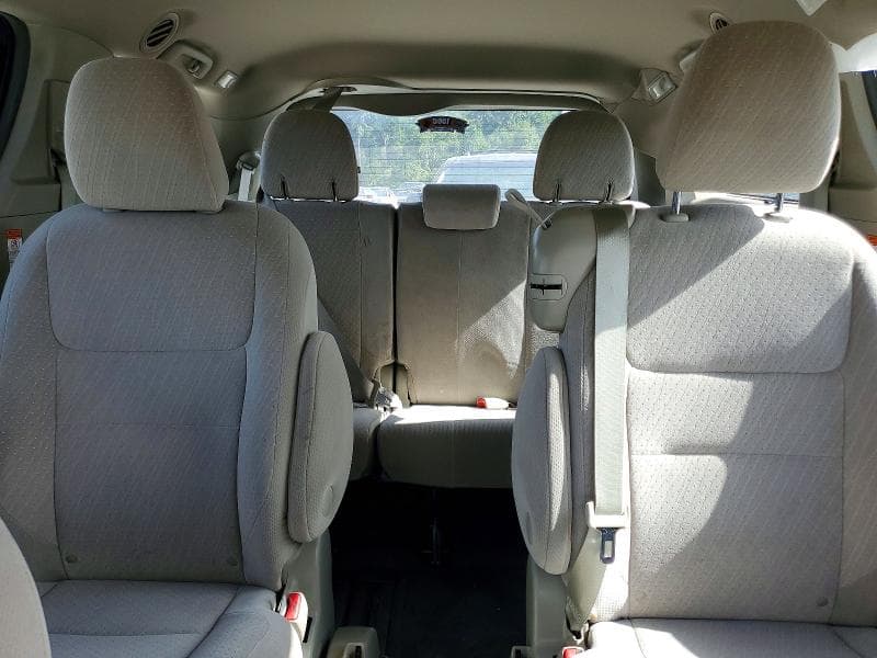 2017 TOYOTA SIENNA LE LE 10