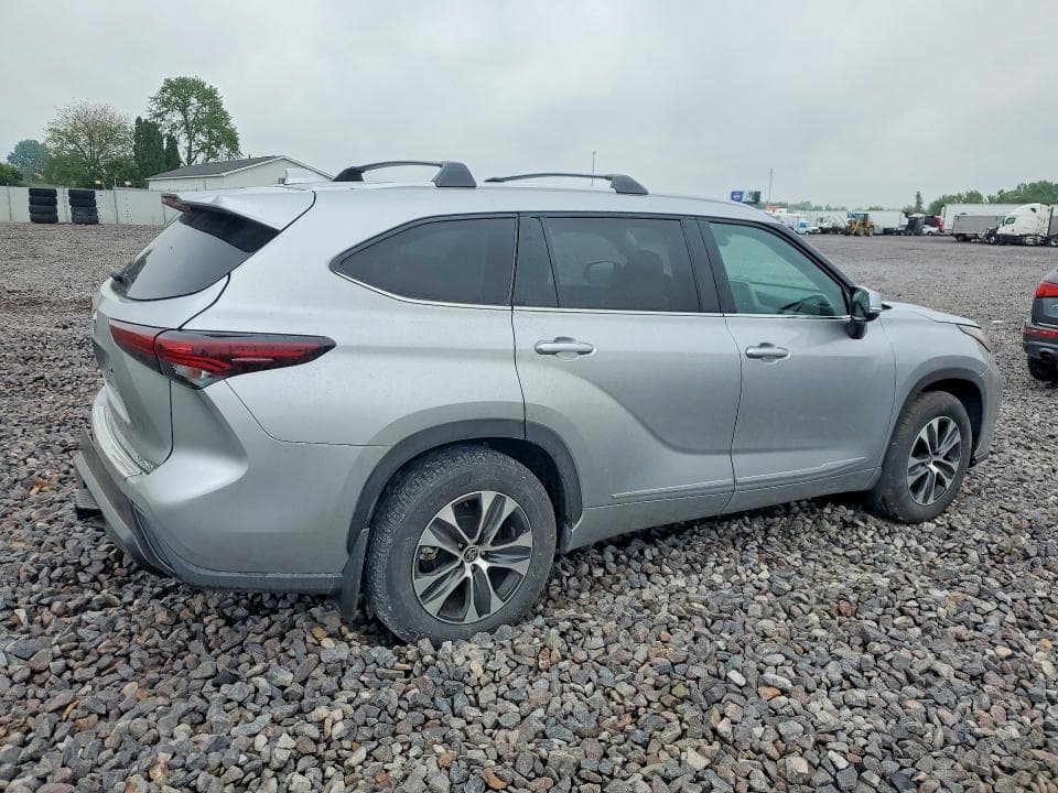 2025 TOYOTA HIGHLANDER XLE 3