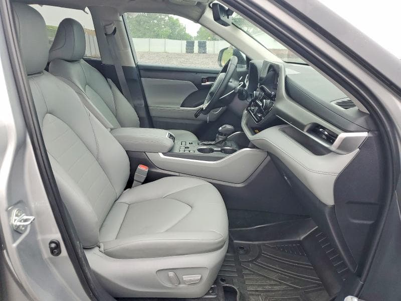 2025 TOYOTA HIGHLANDER XLE 7