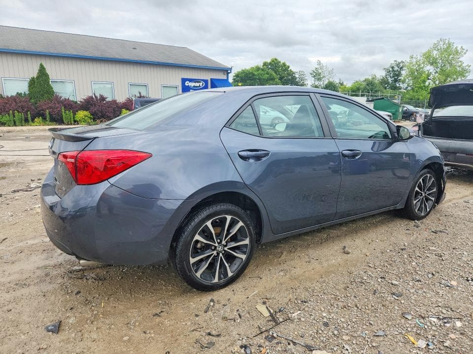 2017 TOYOTA COROLLA SE 3
