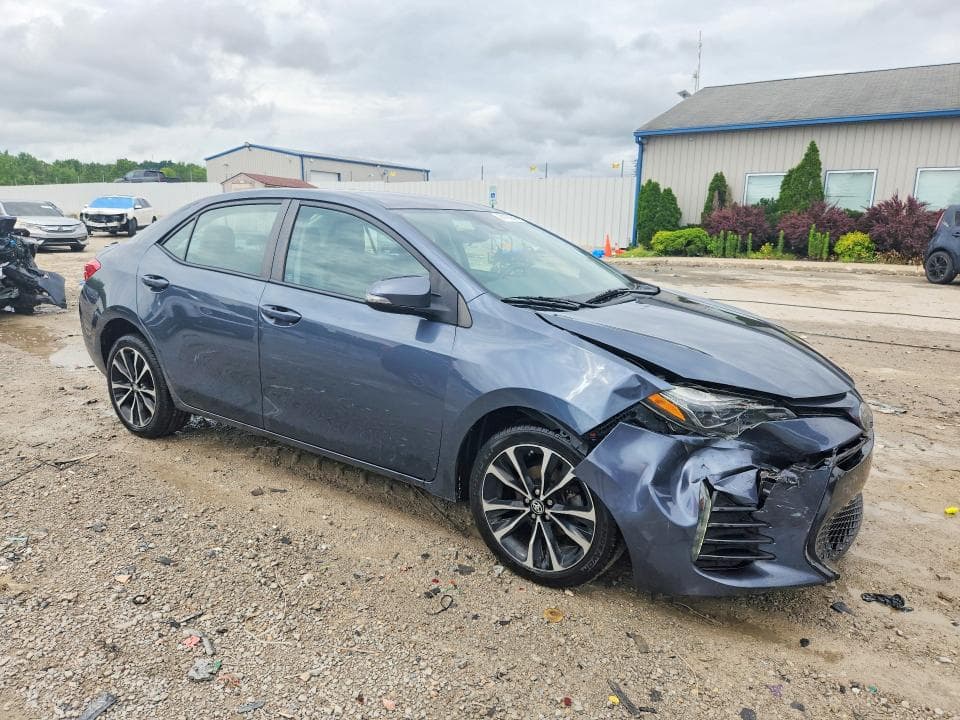 2017 TOYOTA COROLLA SE 4