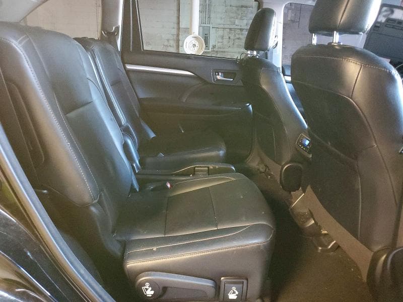 2018 TOYOTA HIGHLANDER XLE 11