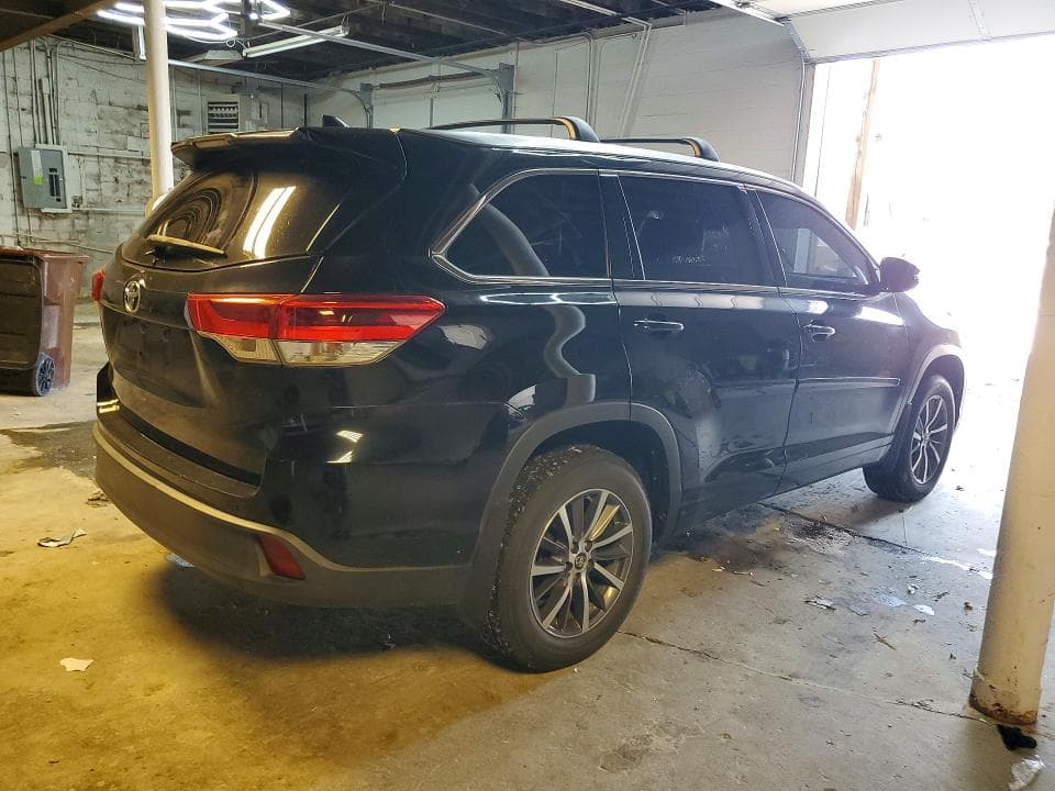 2018 TOYOTA HIGHLANDER XLE 3