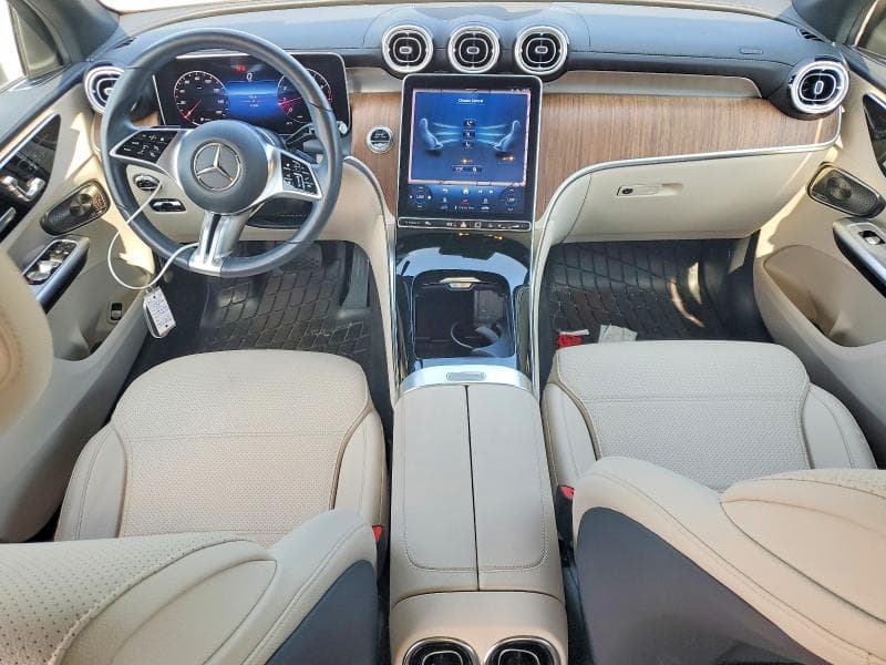 2023 MERCEDES-BENZ GLC 300 4MATIC 8