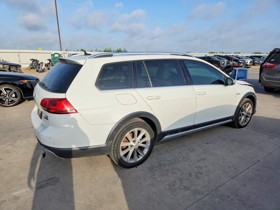 2017 VOLKSWAGEN GOLF ALLTRACK S 3
