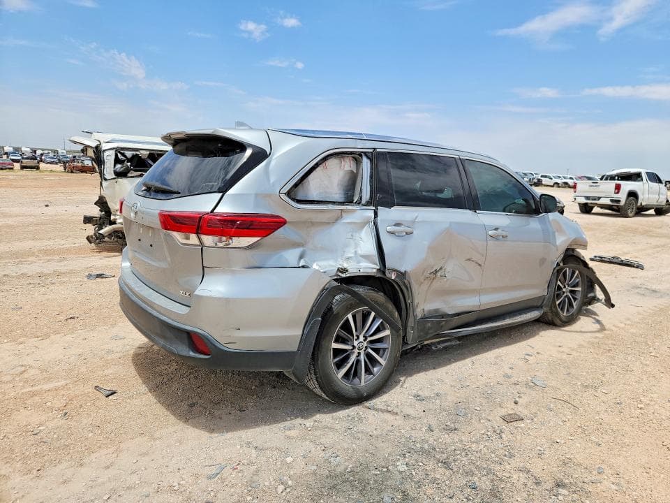 2019 TOYOTA HIGHLANDER XLE 3