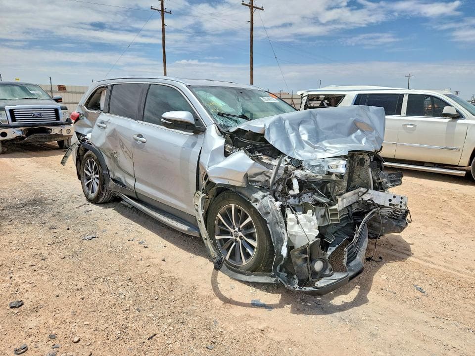 2019 TOYOTA HIGHLANDER XLE 4