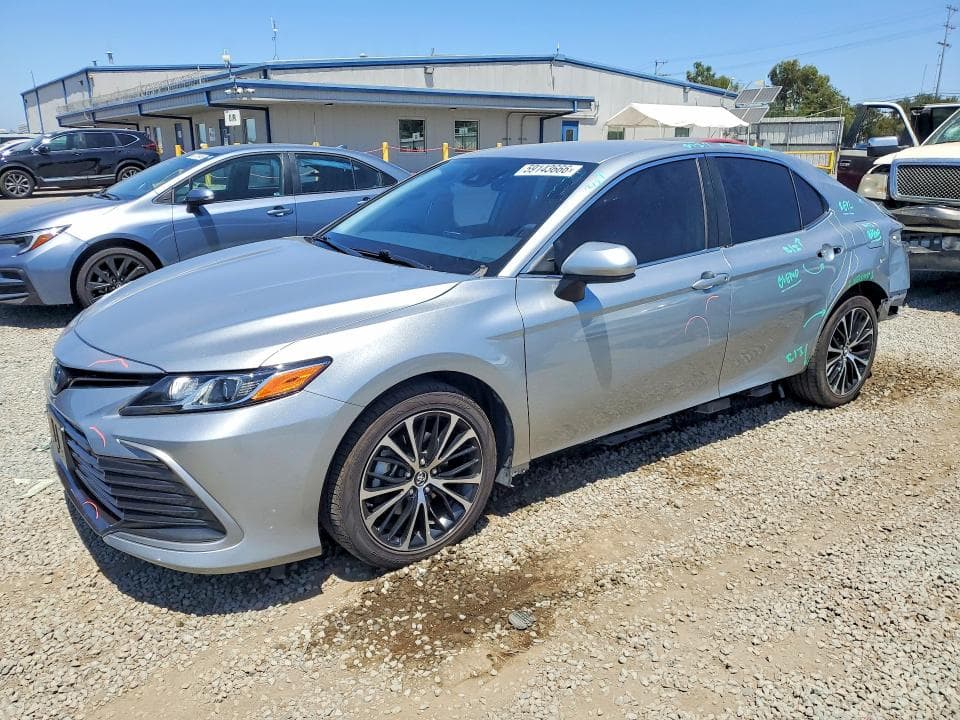 2022 TOYOTA CAMRY LE - 1