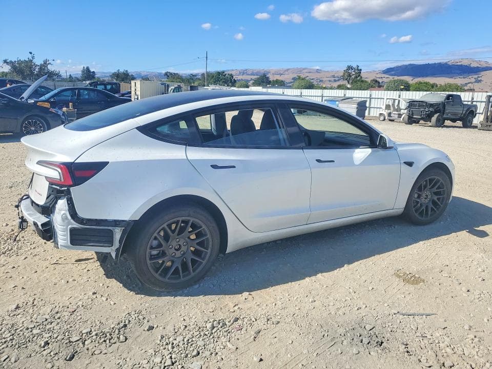 2025 TESLA MODEL 3 3