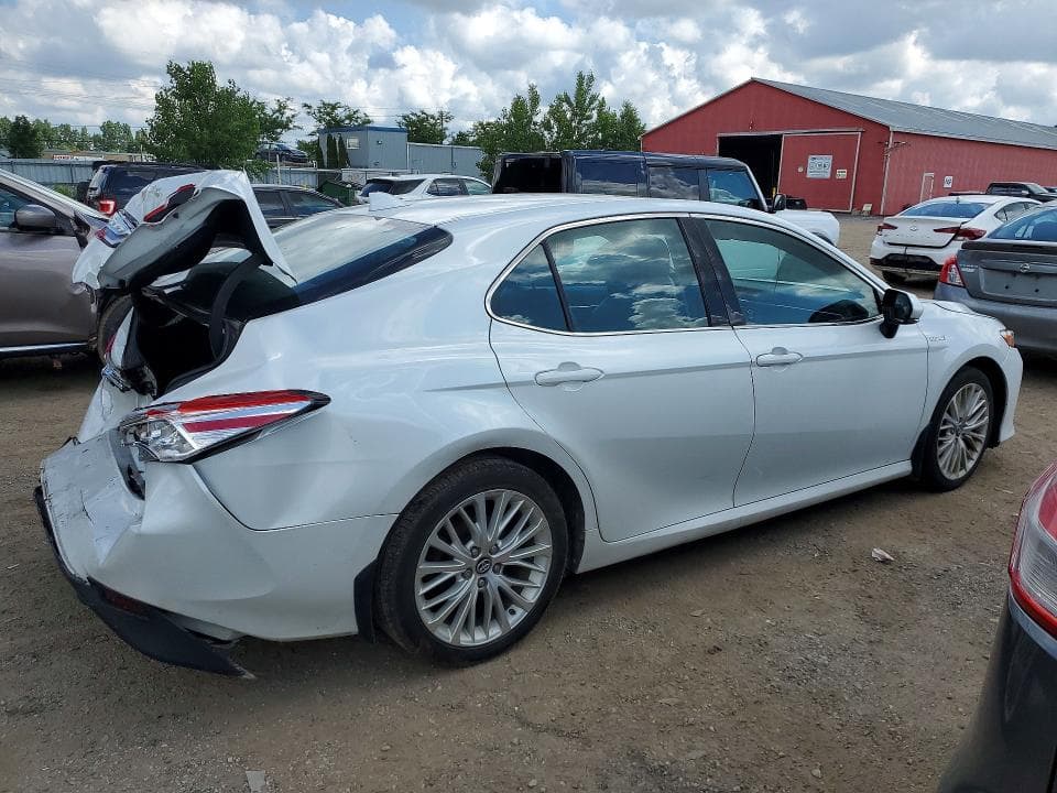2018 TOYOTA CAMRY HYBRID SE 3