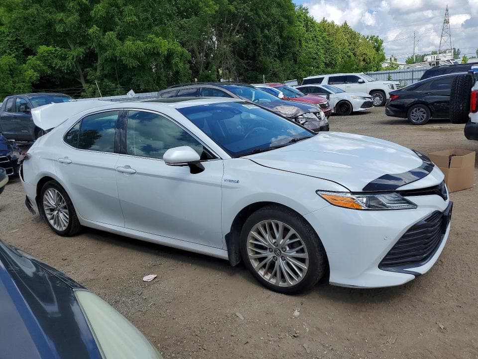 2018 TOYOTA CAMRY HYBRID SE 4