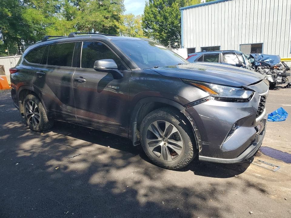 2020 TOYOTA HIGHLANDER HYBRID XLE 4