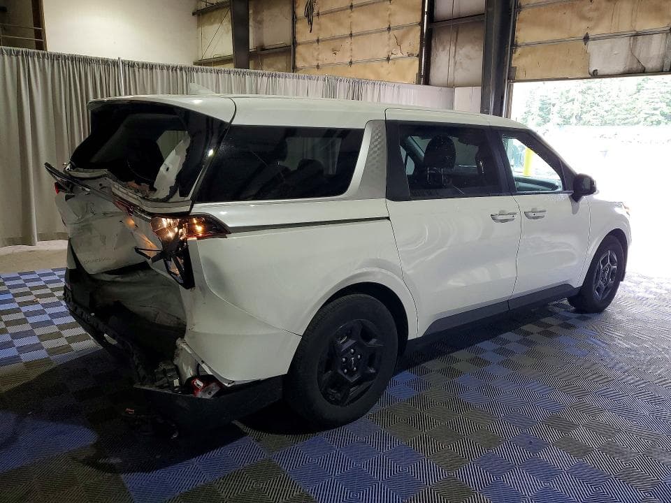 2025 KIA CARNIVAL LXS 3