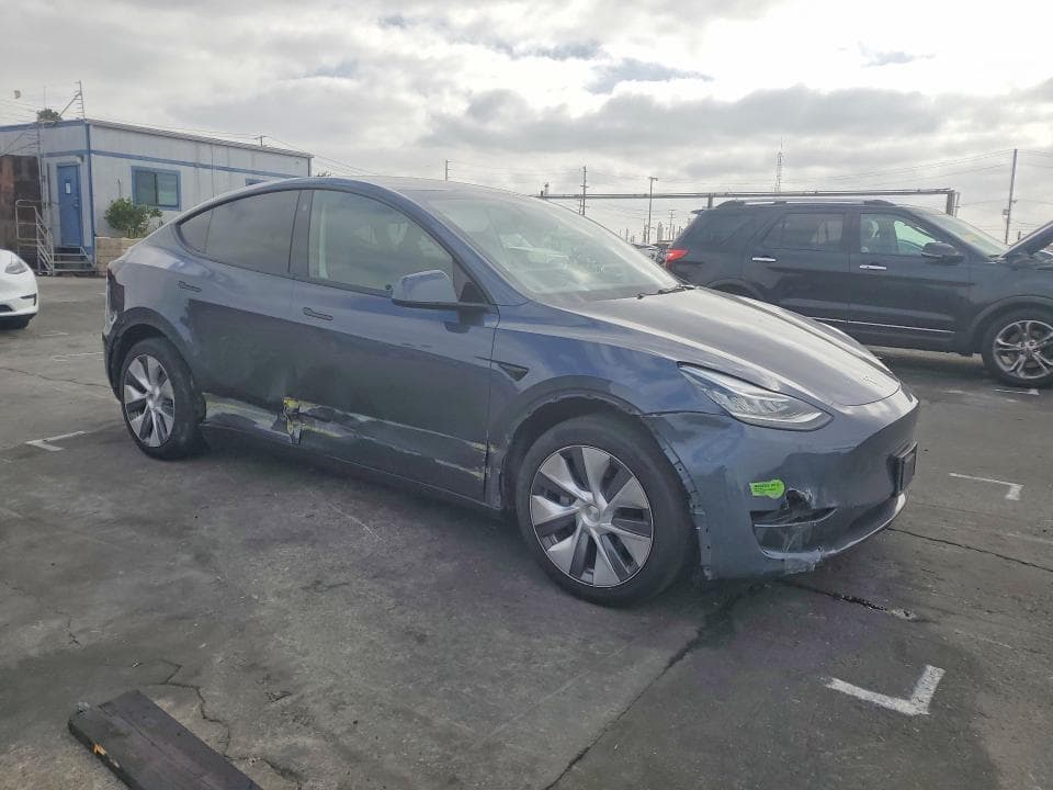 2023 TESLA MODEL Y 4