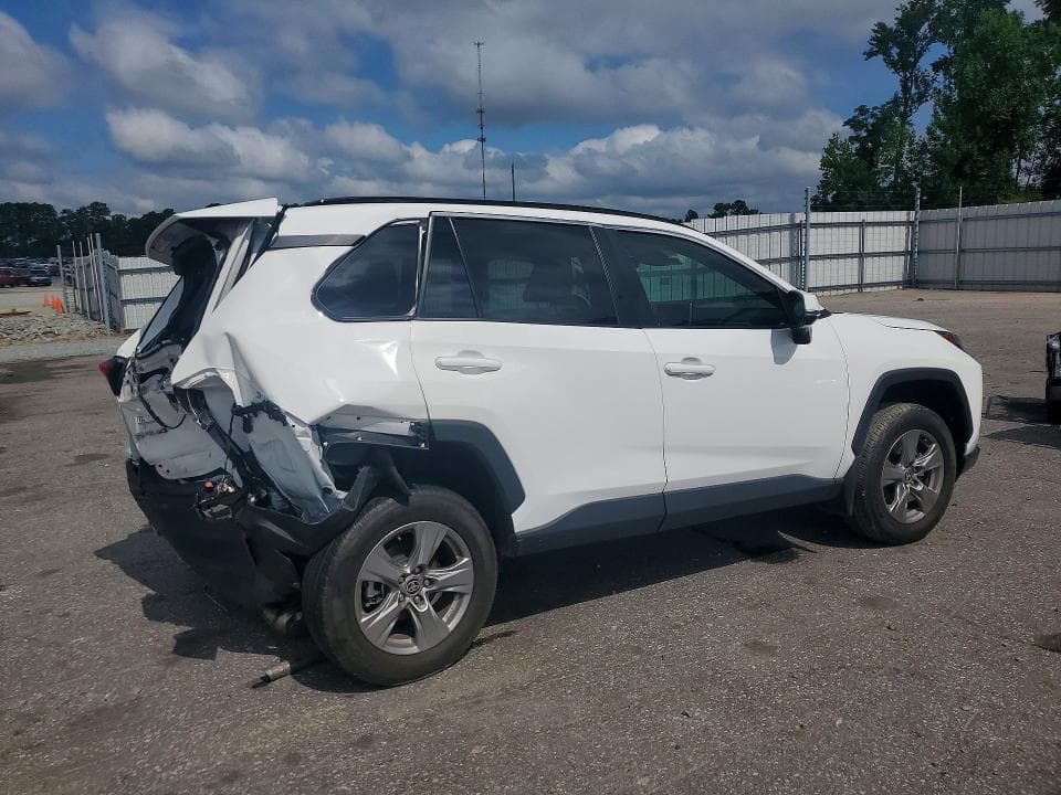 2024 TOYOTA RAV4 XLE 3