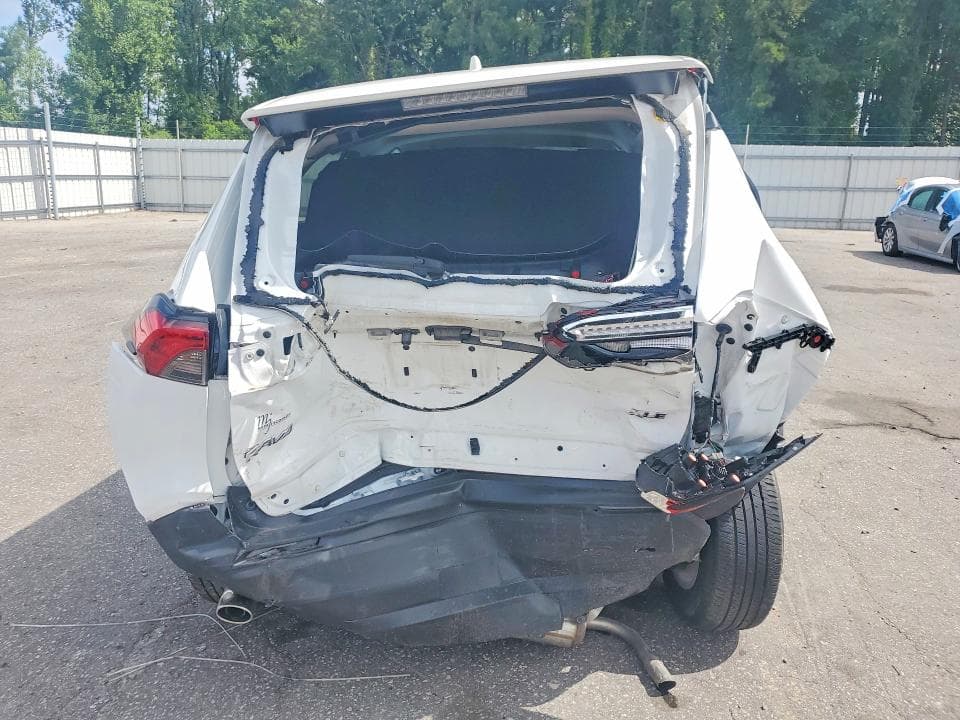 2024 TOYOTA RAV4 XLE 6