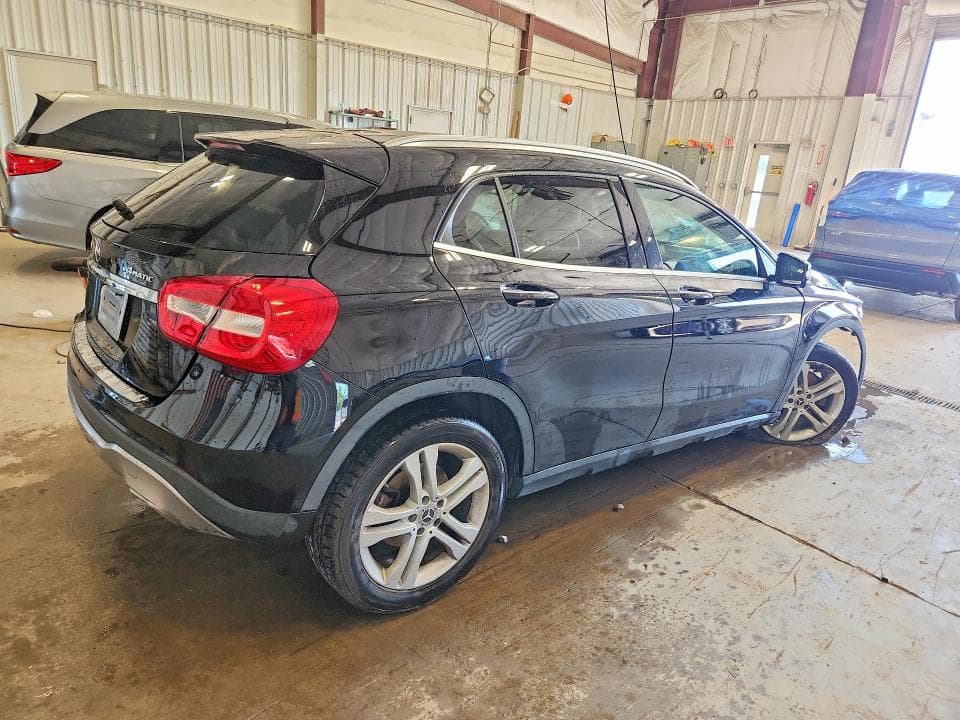 2018 MERCEDES-BENZ GLA 250 4MATIC 3