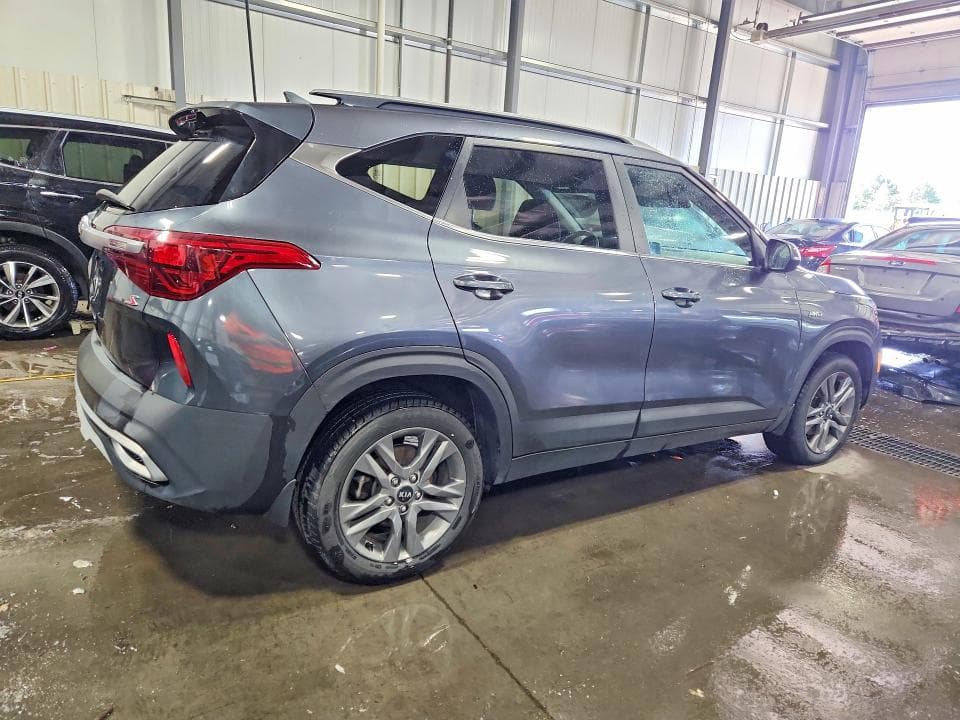 2021 KIA SELTOS S 3