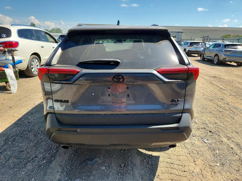 2021 TOYOTA RAV4 XLE 6