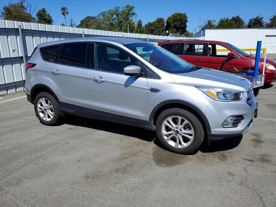 2017 FORD ESCAPE SE 4