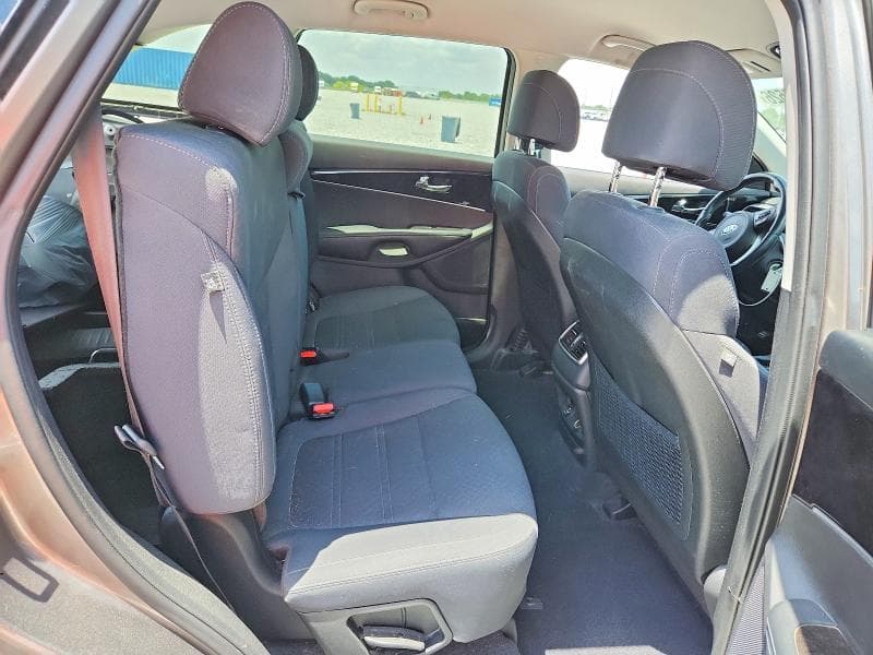 2017 KIA SORENTO LX 10
