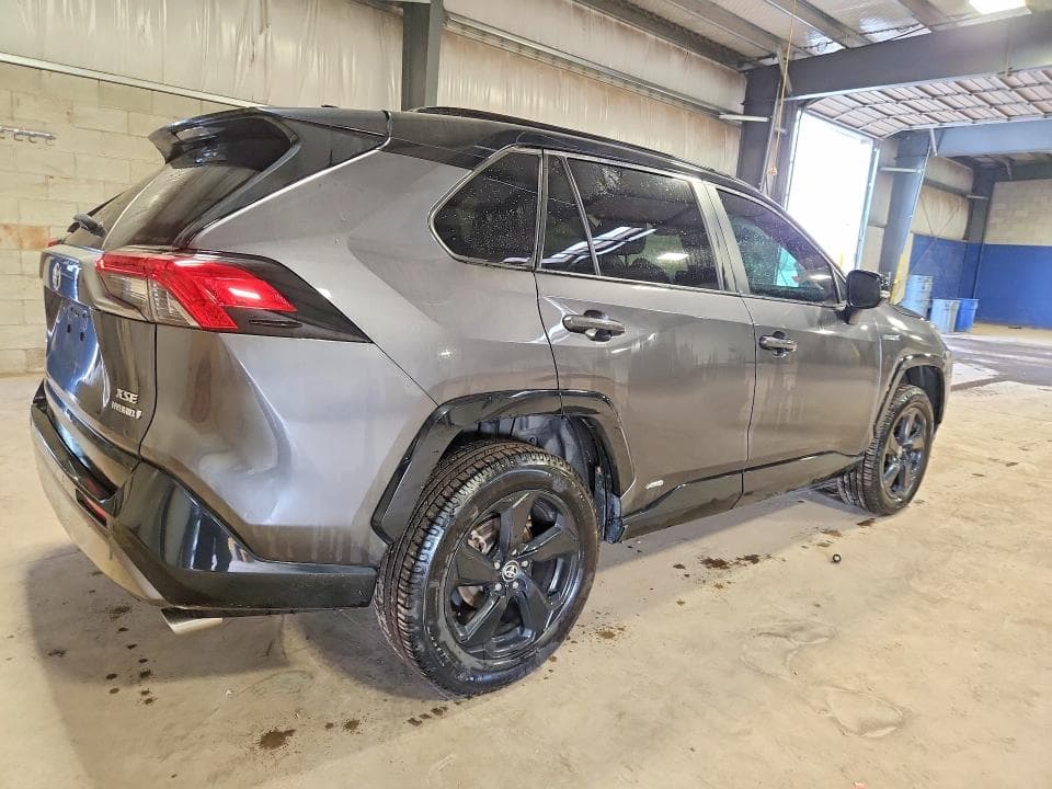 2021 TOYOTA RAV4 XSE 3