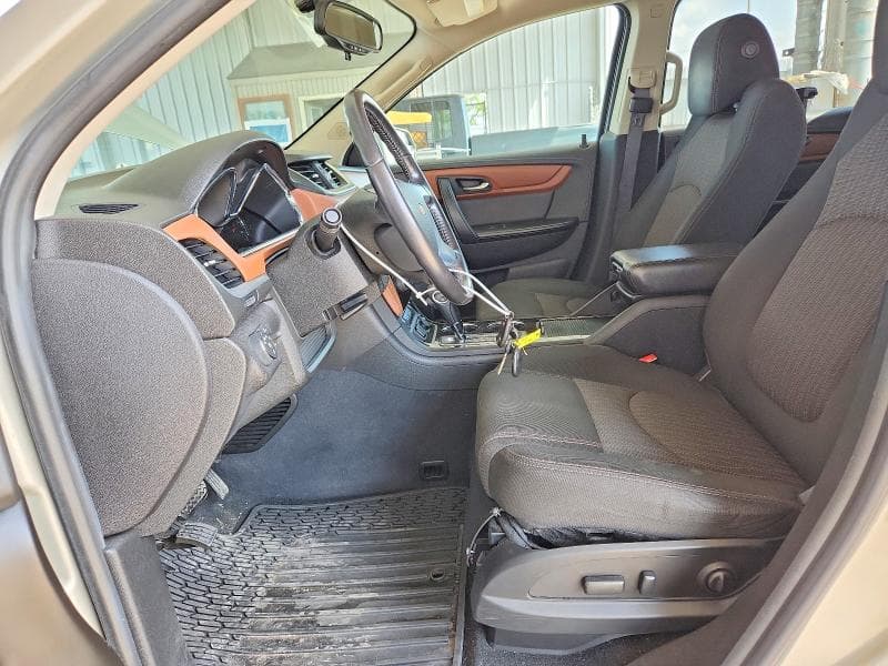 2017 CHEVROLET TRAVERSE LT LT 7