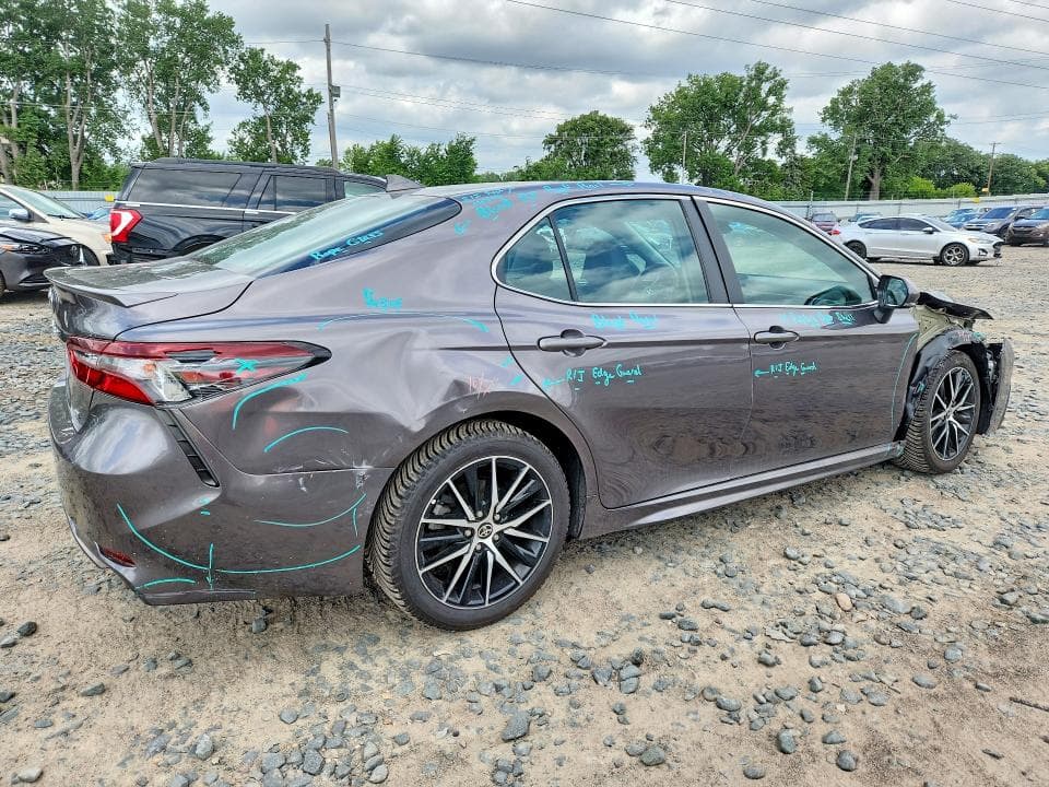 2021 TOYOTA CAMRY SE 3