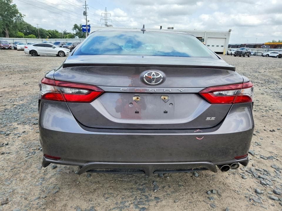 2021 TOYOTA CAMRY SE 6