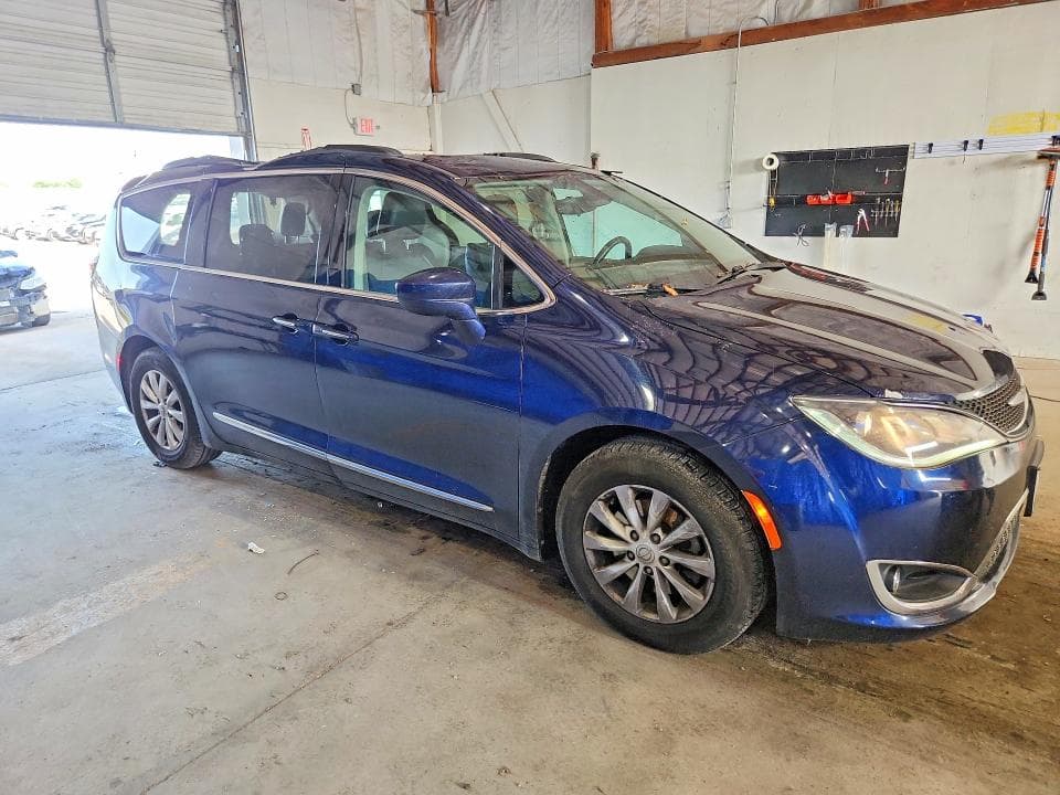 2017 CHRYSLER PACIFICA TOURING L 4