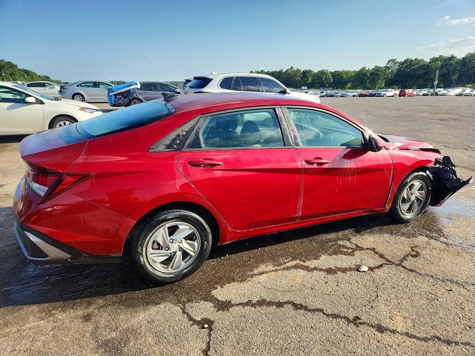 2024 HYUNDAI ELANTRA SE 3