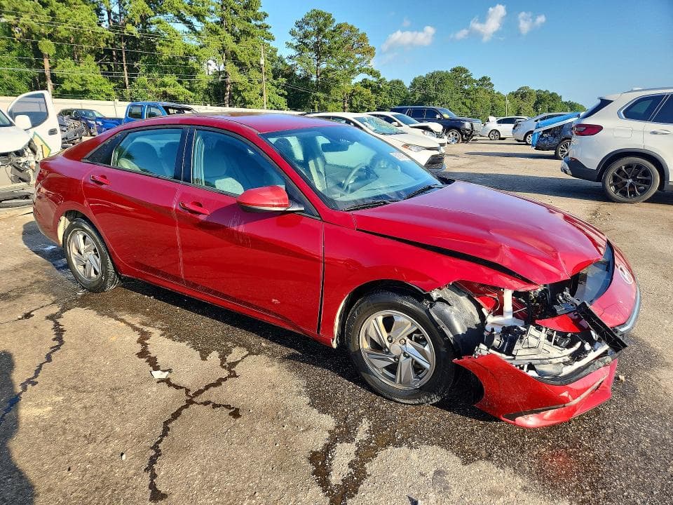 2024 HYUNDAI ELANTRA SE 4