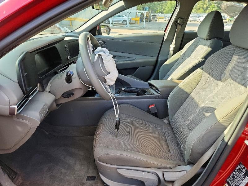 2024 HYUNDAI ELANTRA SE 7