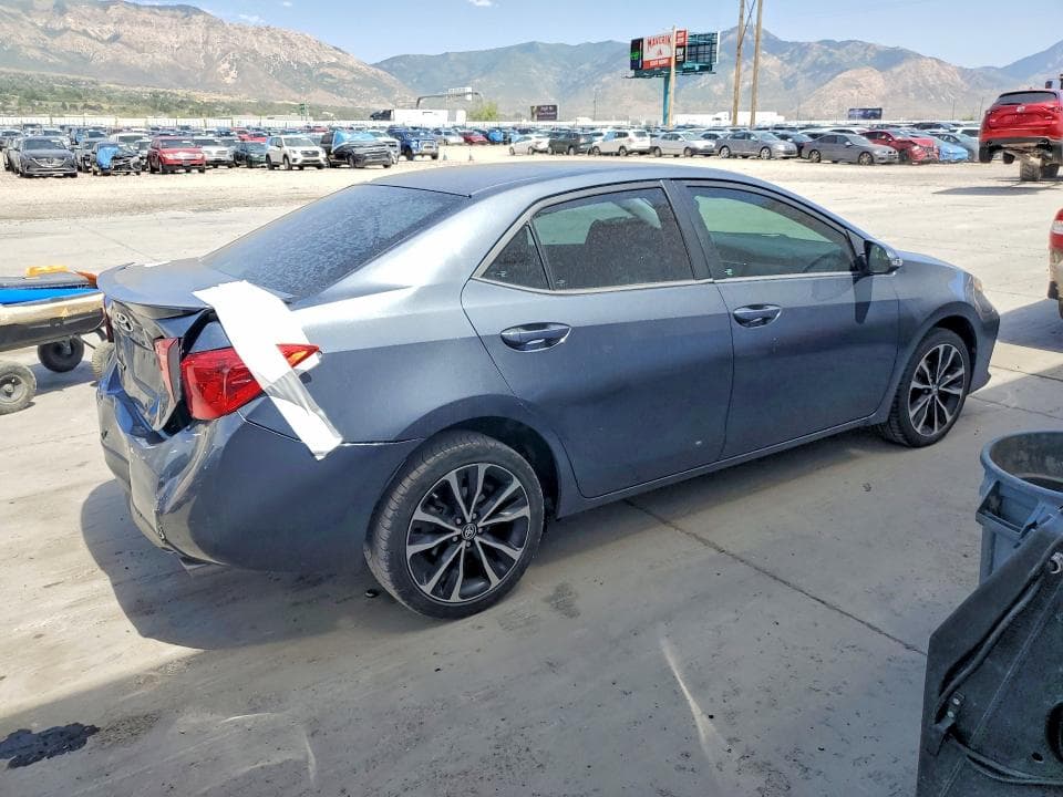 2017 TOYOTA COROLLA SE 3
