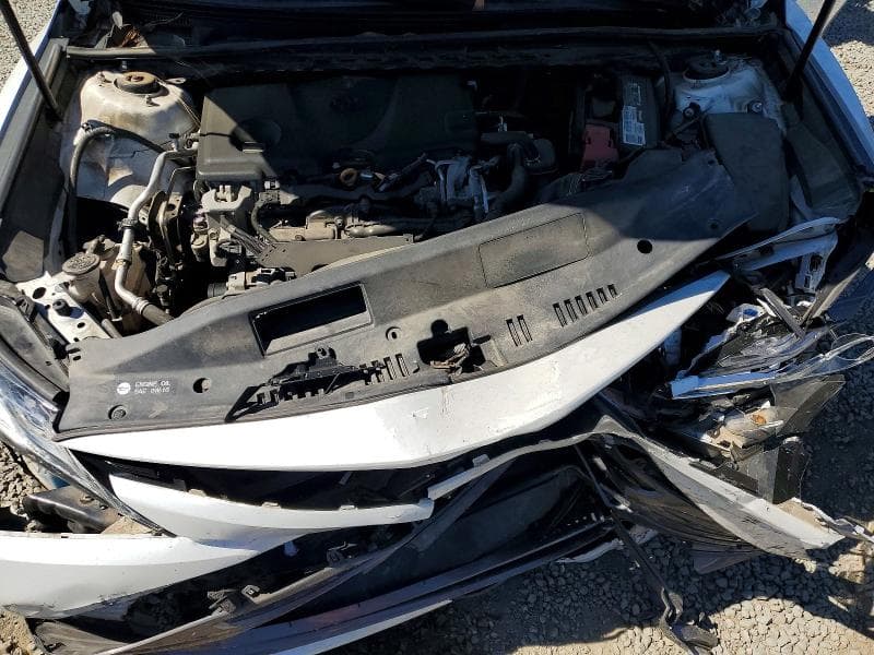 2018 TOYOTA CAMRY XLE 11