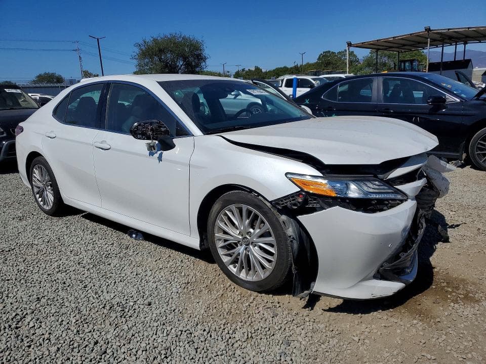 2018 TOYOTA CAMRY XLE 4