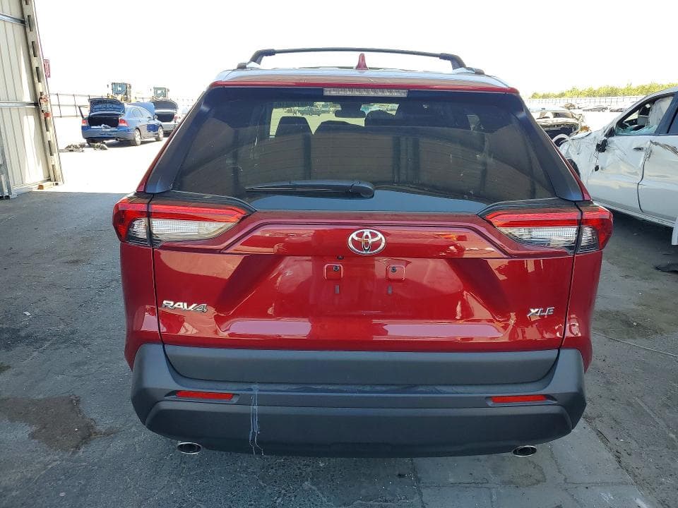 2025 TOYOTA RAV4 XLE 6