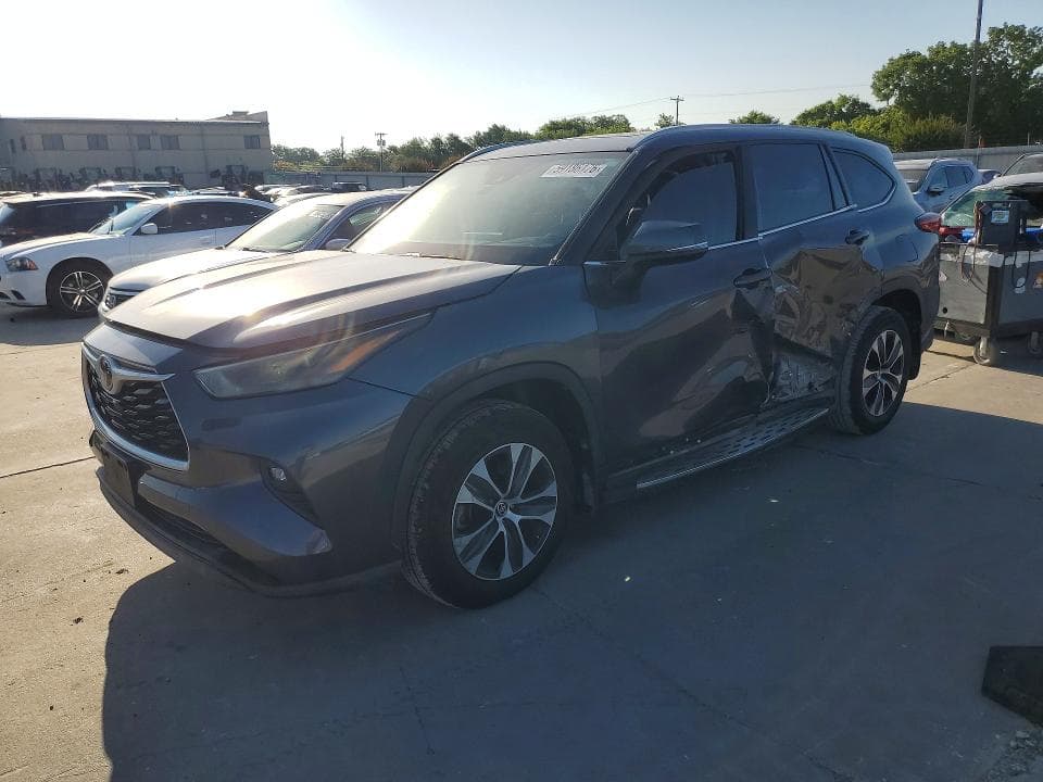 2022 TOYOTA HIGHLANDER XLE - 1