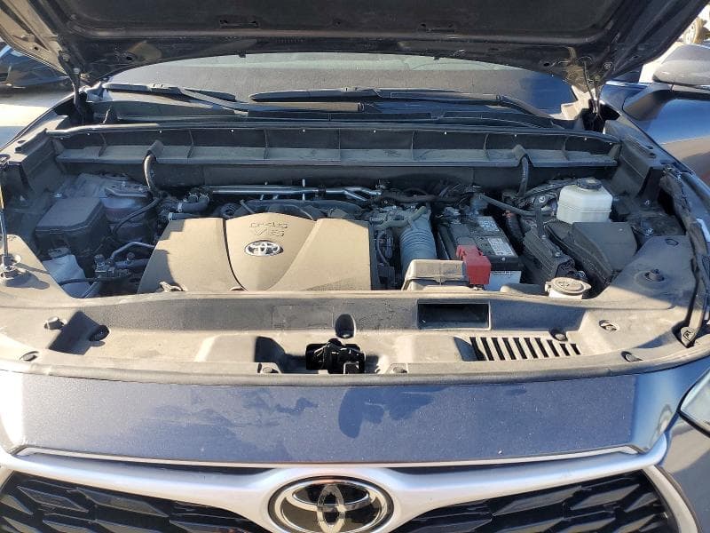 2022 TOYOTA HIGHLANDER XLE 12
