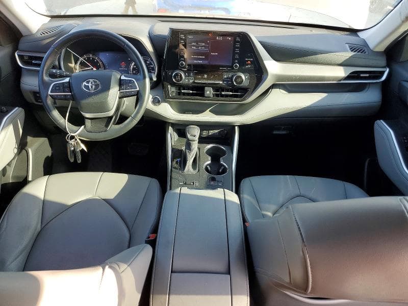 2022 TOYOTA HIGHLANDER XLE 8