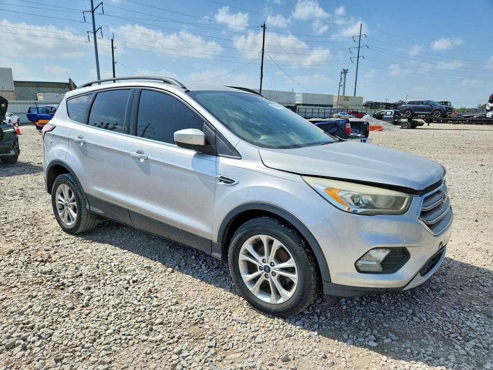 2017 FORD ESCAPE SE 4
