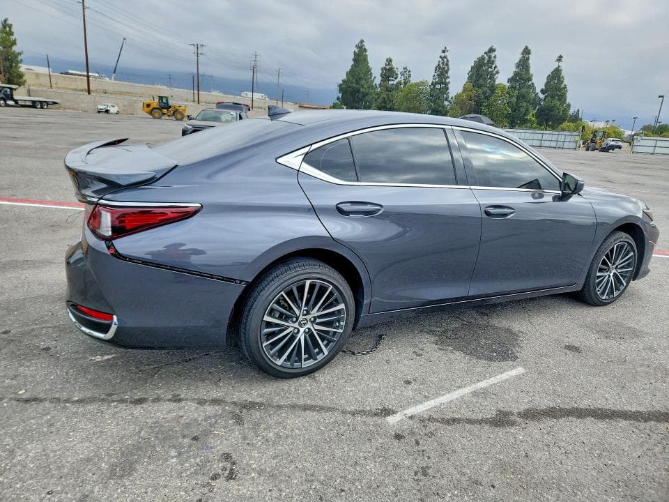 2023 LEXUS ES 300H BASE 3