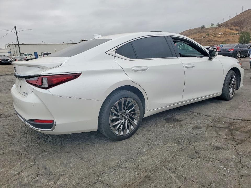 2025 LEXUS ES 300H LUXURY 3