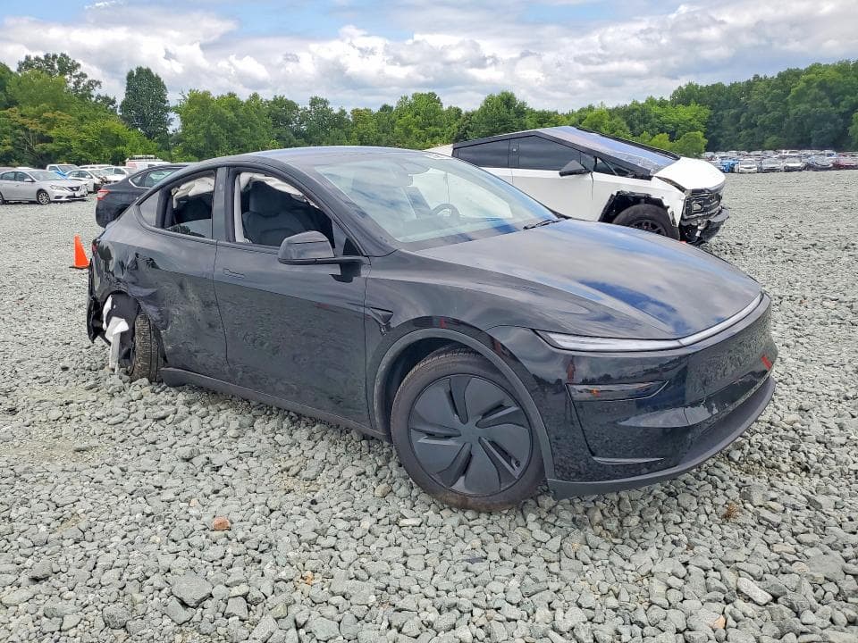 2026 TESLA MODEL Y 4