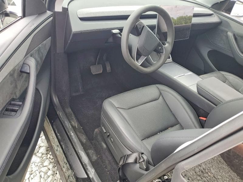 2026 TESLA MODEL Y 8