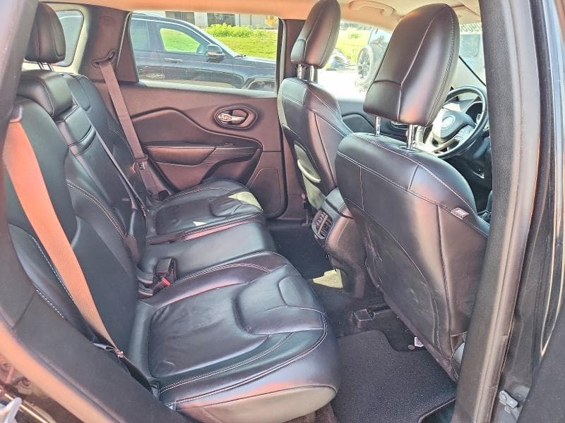 2016 JEEP CHEROKEE LIMITED 11