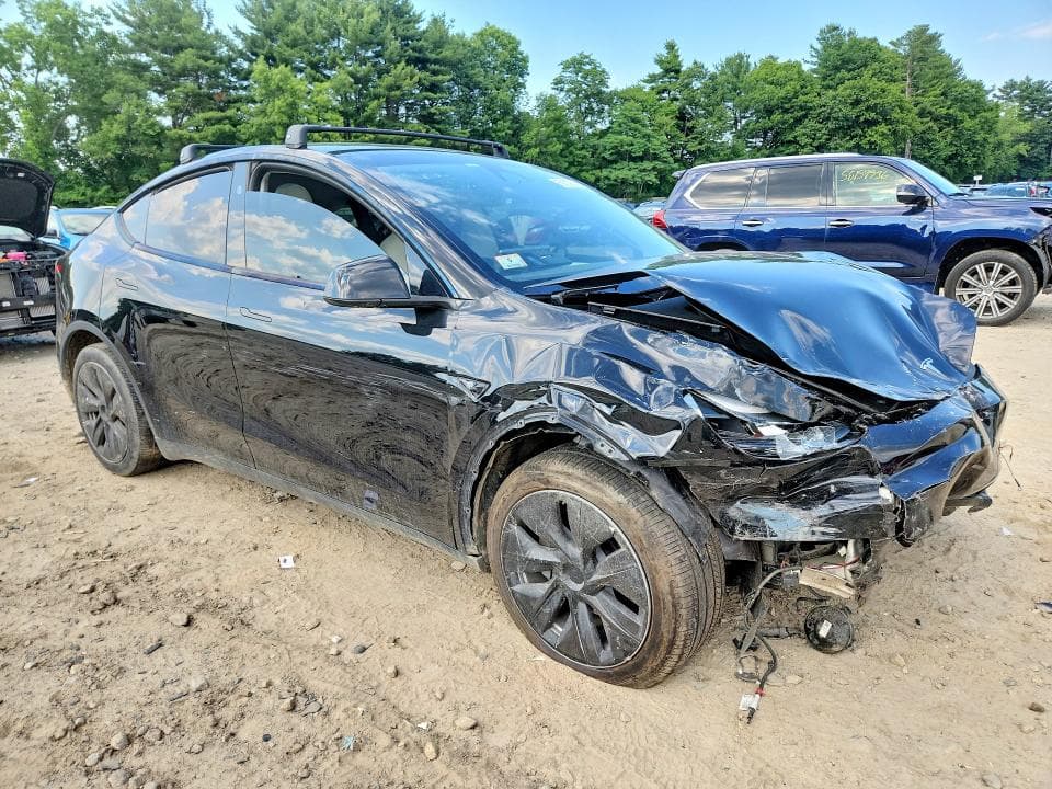 2024 TESLA MODEL Y 4