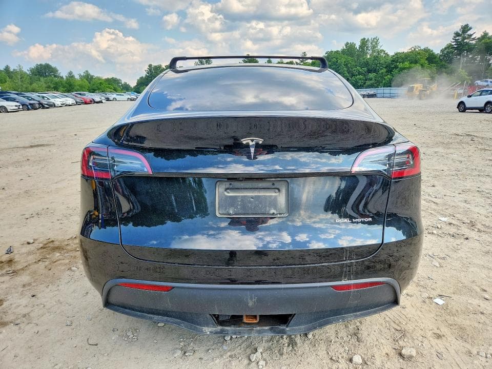 2024 TESLA MODEL Y 6