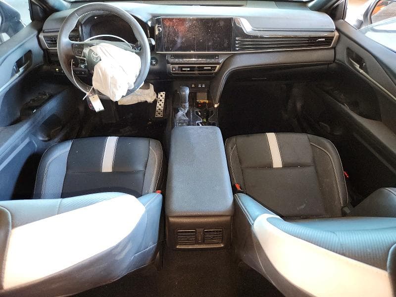 2025 TOYOTA CAMRY SE 8